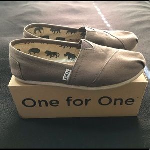 Women’s Toms Classic Ash Canvas Size 7